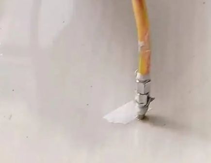 慈利瓷砖空鼓维修公司专业解答在瓷砖铺贴过程中，如果使用的砂料过粗（如全部使用了粗砂），可能会导致以下问题